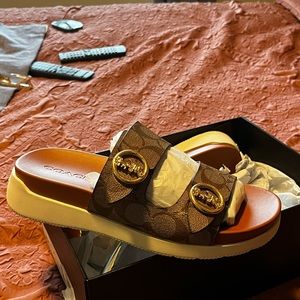 Coach Gable Sig Sandal - Khaki and White Size 8.5/39